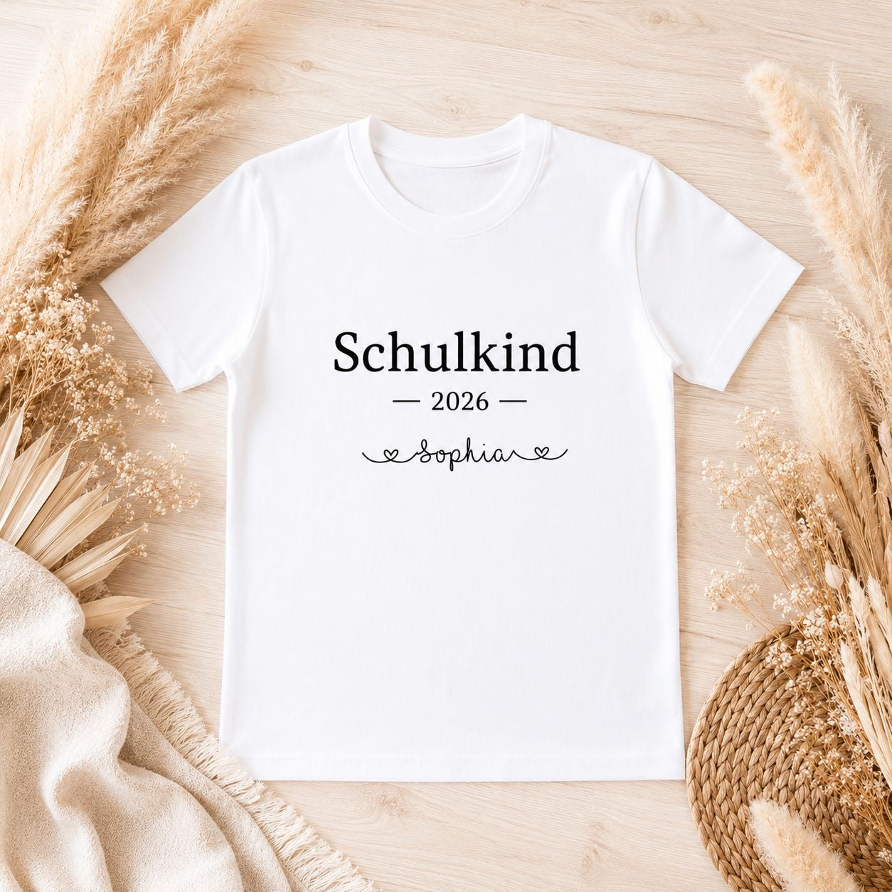 Personalisiertes Schulkind Shirt 2026 mit Name Sophia für die Einschulung – weißes Kinder T-Shirt als individuelles Einschulungsgeschenk von Schmatzepuffer