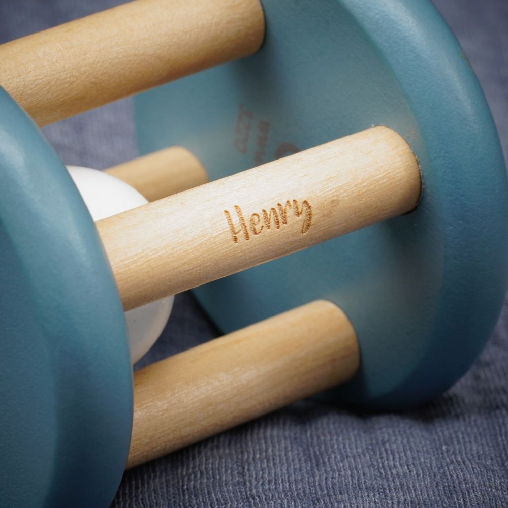 Hochet roulant en bois bleu