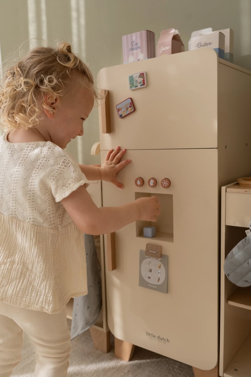Wooden refrigerator – customizable