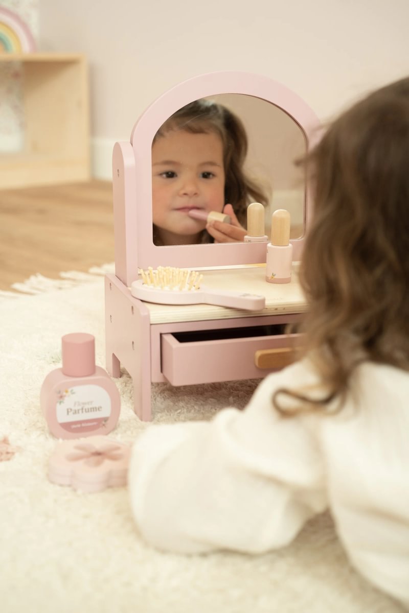 dressing table / vanity