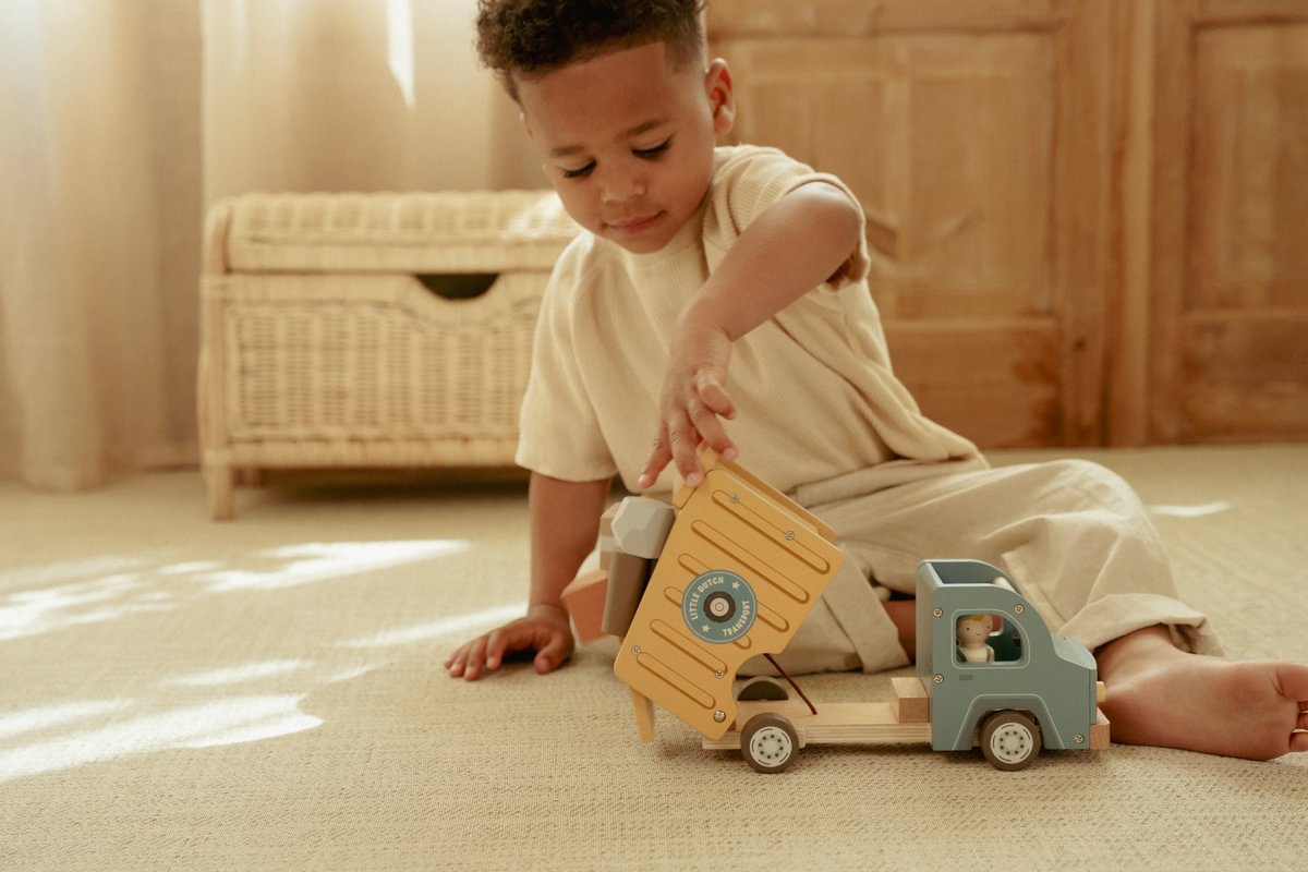 Timber tipper truck