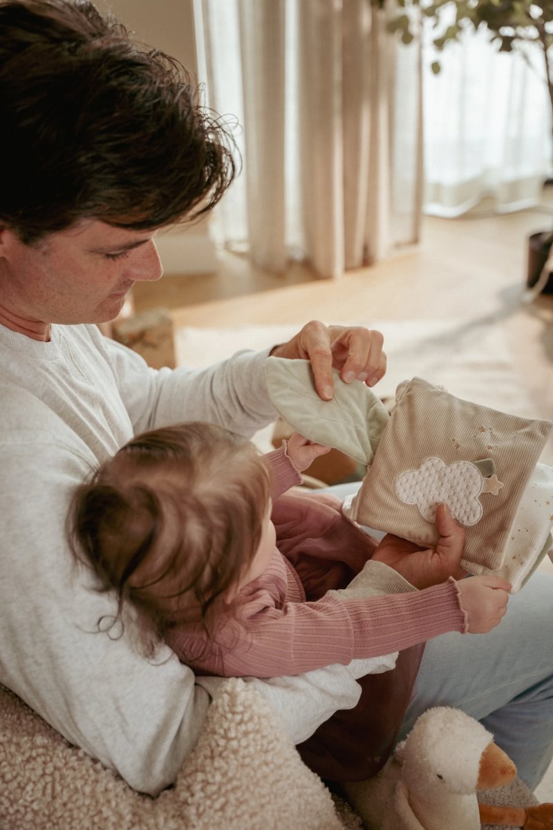 Stoffbuch mit Aktivitäten - Newborn Naturals GRS
