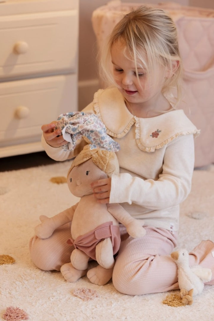 Personalisierte Kuschelpuppe Baby Julia mit Name – Geschenk zur Geburt | Schmatzepuffer®