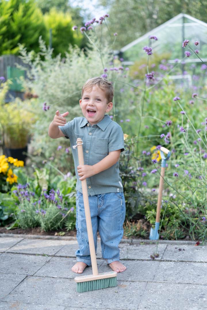 Balai personnalisé pour enfants vert | Cadeau by Schmatzepuffer®