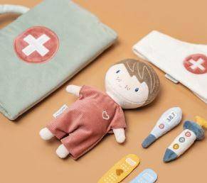 Kuschelpuppe Jim Doktor Spielset – Rollenspiel für Kinder