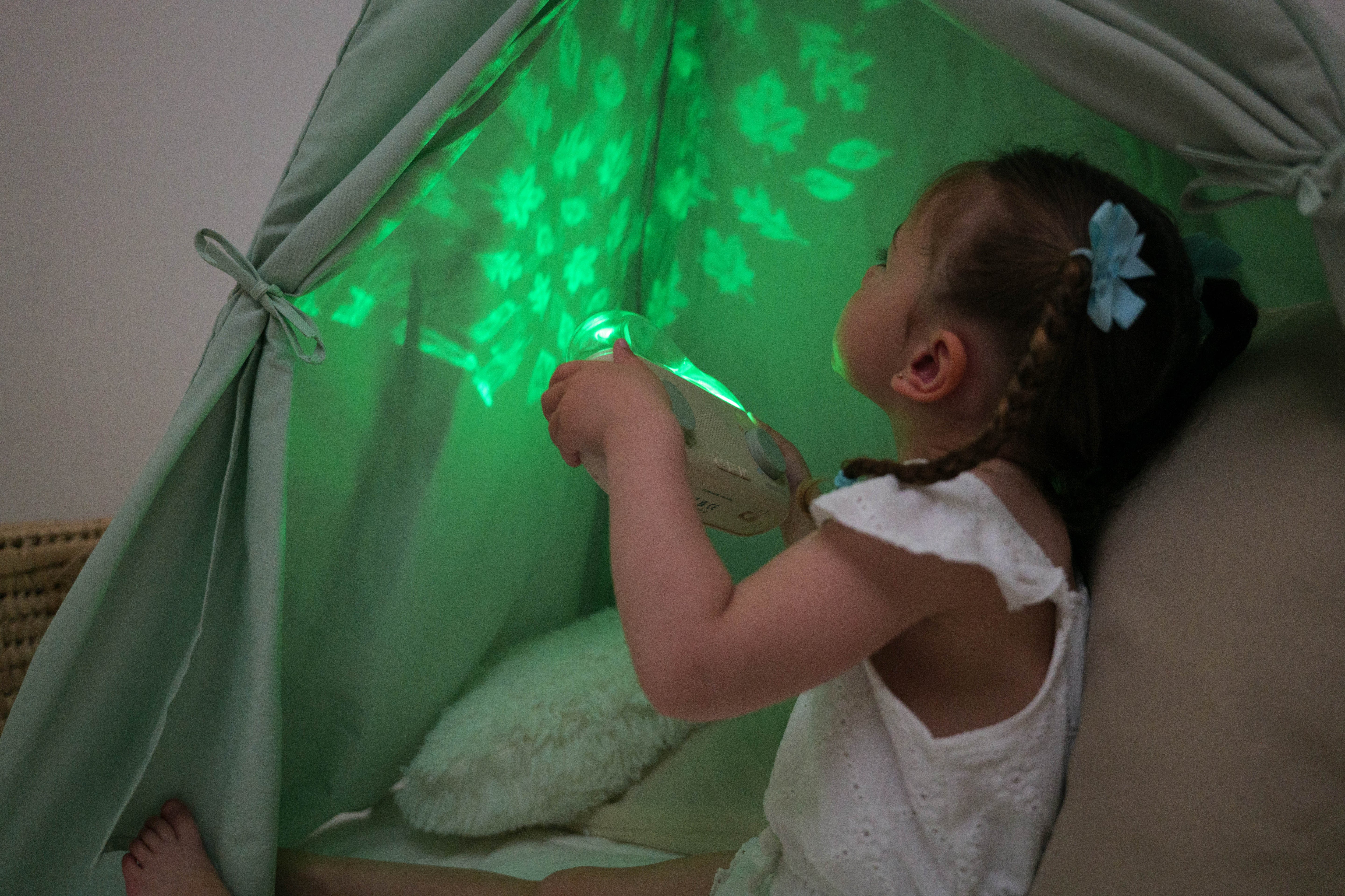 Cloud-Box, the audio play box with light projector | cloud.b