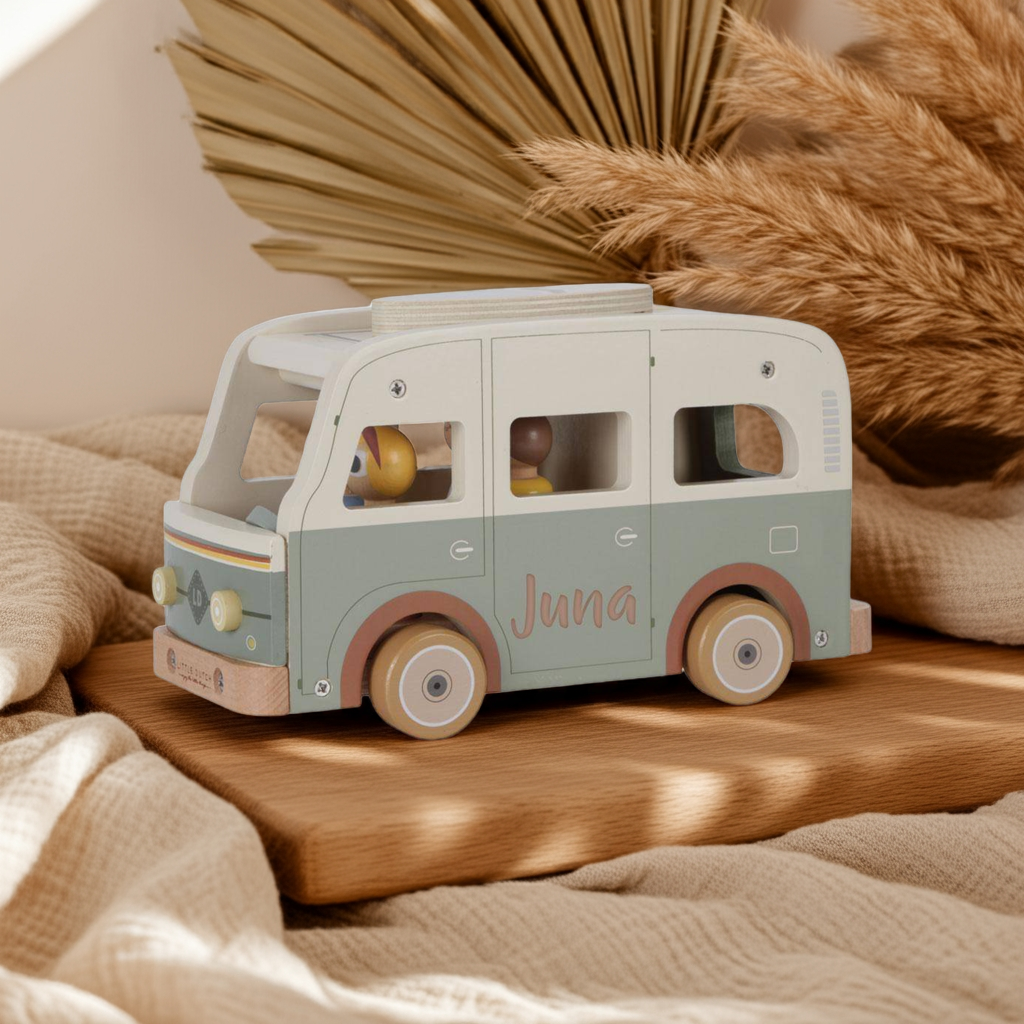 Retro Camper Van with Play Figures – Role Play for Children