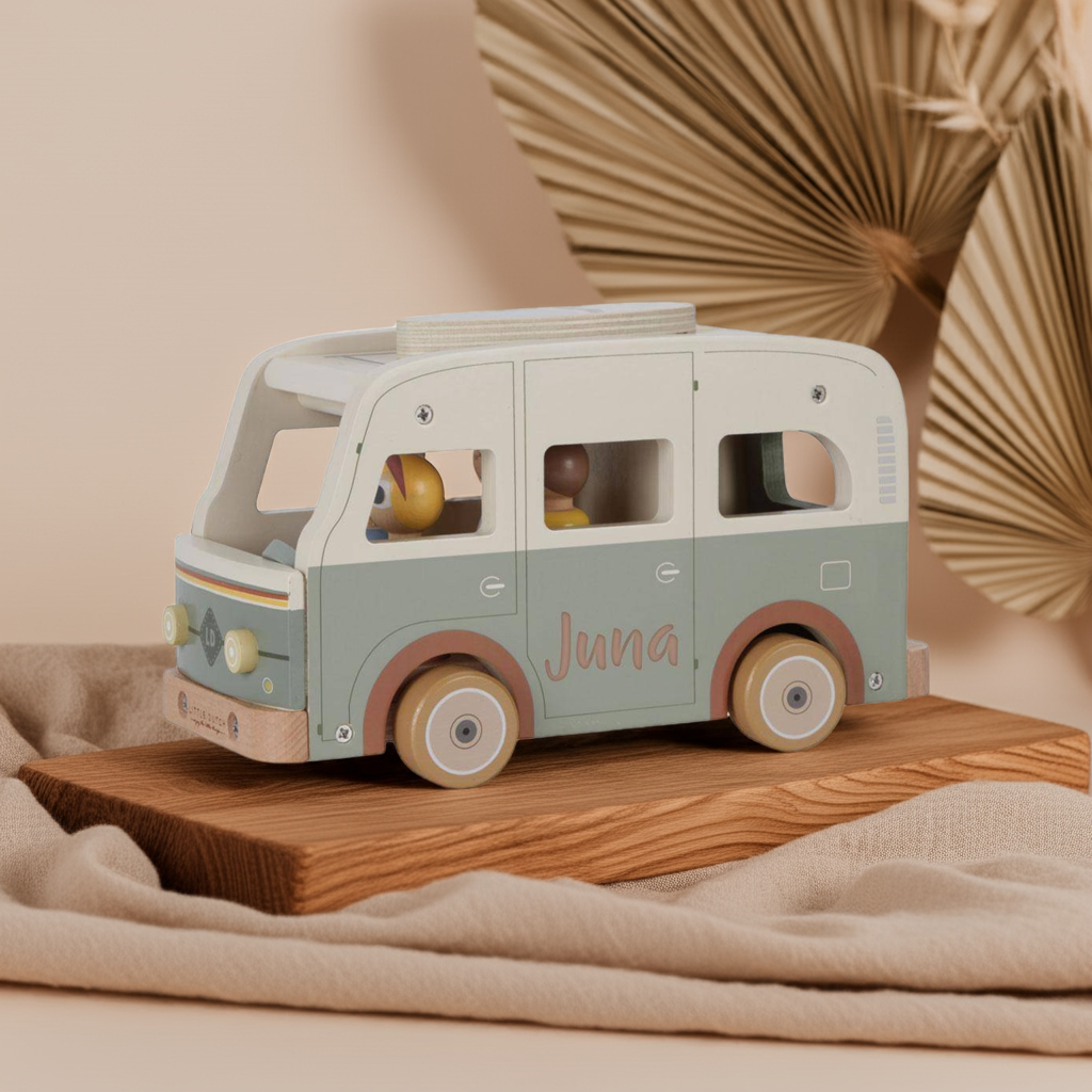 Retro Camper Van with Play Figures – Role Play for Children