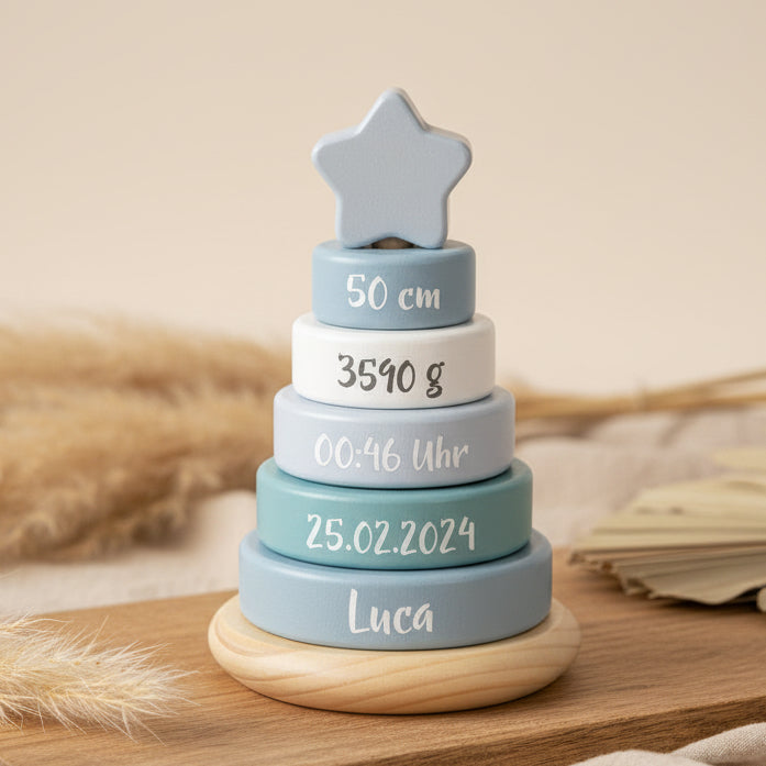 Personalisierter Holz Stapelturm in Blau mit individuellem Namen zur Foerderung von Motorik, Hand Auge Koordination und spielerischem Lernen