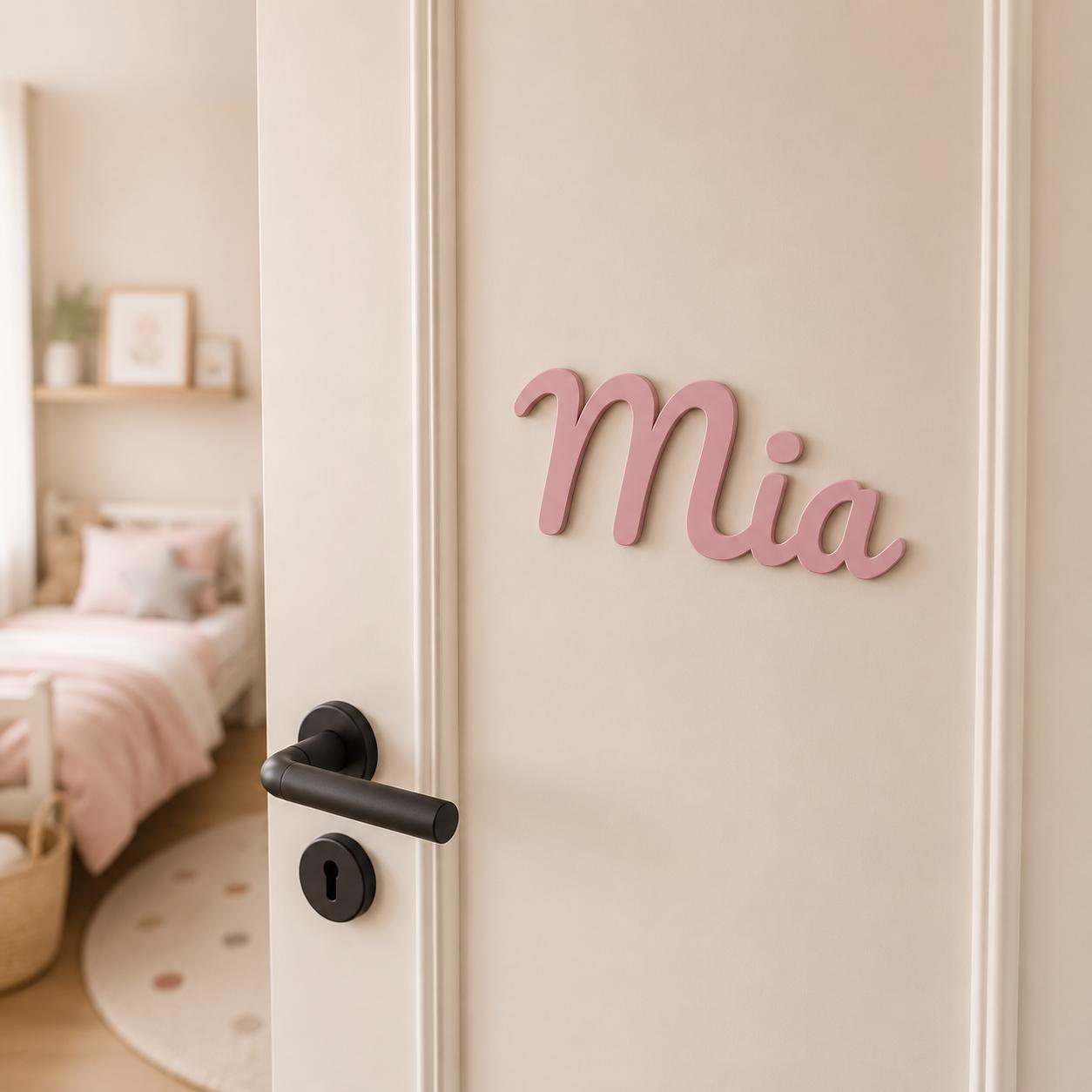 Personalisiertes Türschild fürs Kinderzimmer in Rosa mit dem Namen Marie – individuelles Holzschild als liebevolle Dekoration fürs Babyzimmer.