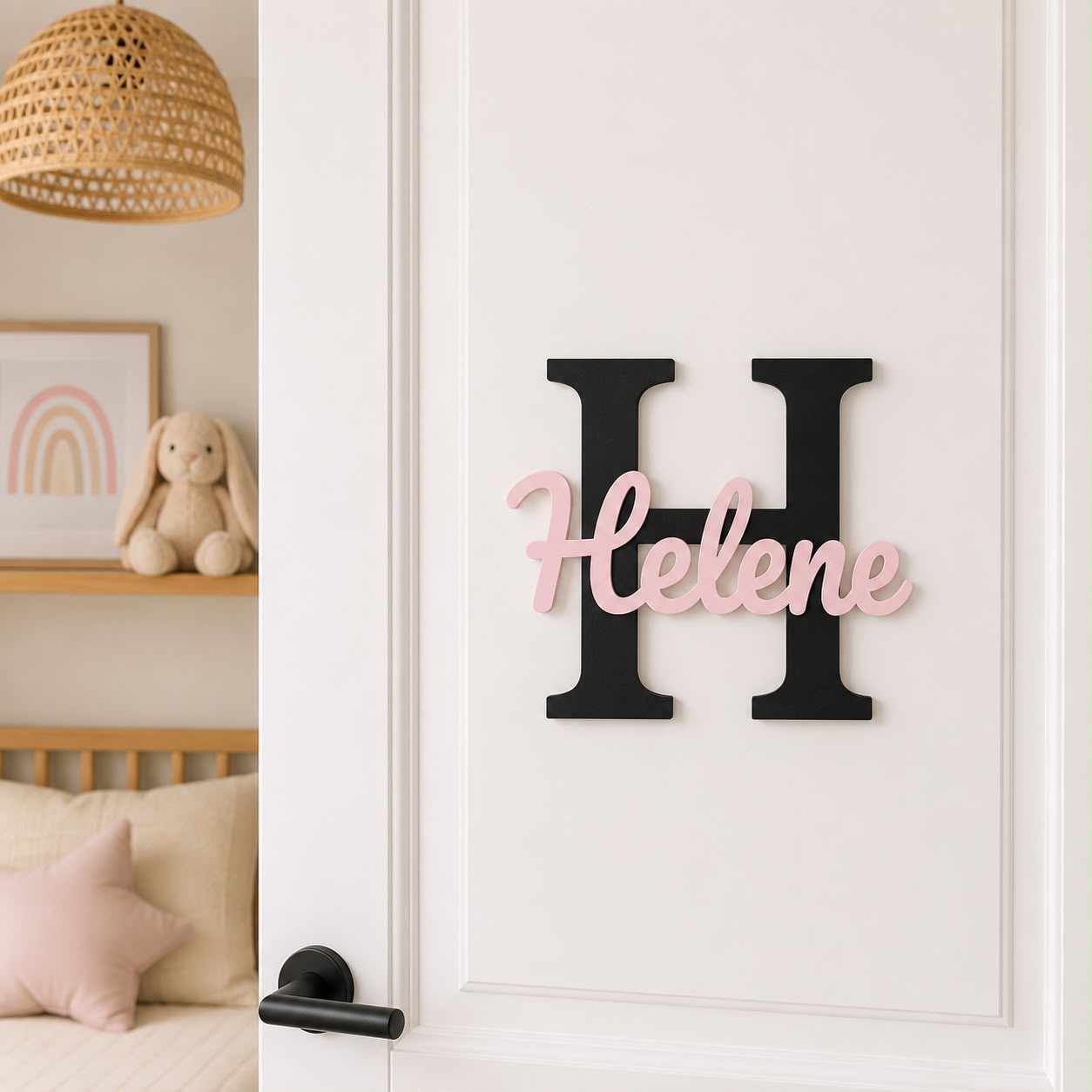 Personalisiertes schwarzes Türschild für das Kinderzimmer mit rosa Namen