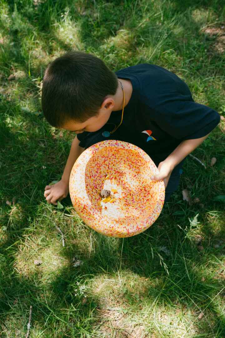 Stapelstein in warmem Farbton fuer Kinder zum Balancieren, Stapeln, Sitzen und fuer kreative Bewegung im Alltag