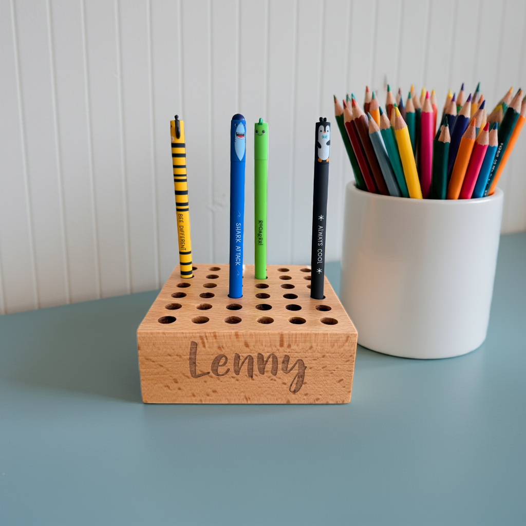 Personalisierter Stiftehalter aus Holz mit Name Lenny für Kinder – praktischer Schreibtisch Organizer für Buntstifte, ideal zur Einschulung