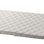 A thin, rectangular Laufgitter-Matratze Premium Schaumkern by tiSsi in light grey with a quilted diamond pattern, sized 80 x 140 cm, is displayed against a white background.