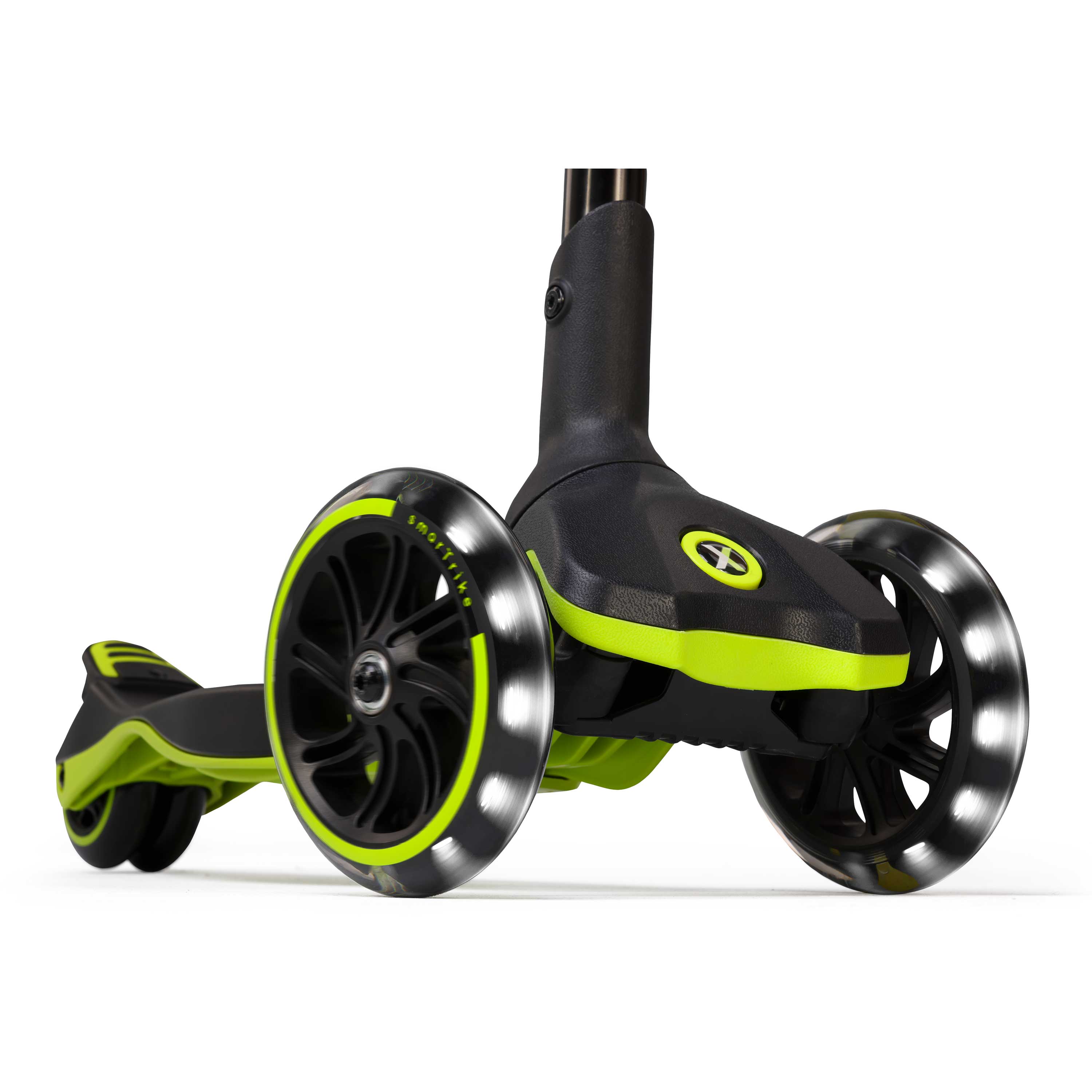 Kinder Scooter mit LED Rädern vorne leuchtende Rollen Detailaufnahme stabiler Kinderroller ab 3 Jahre