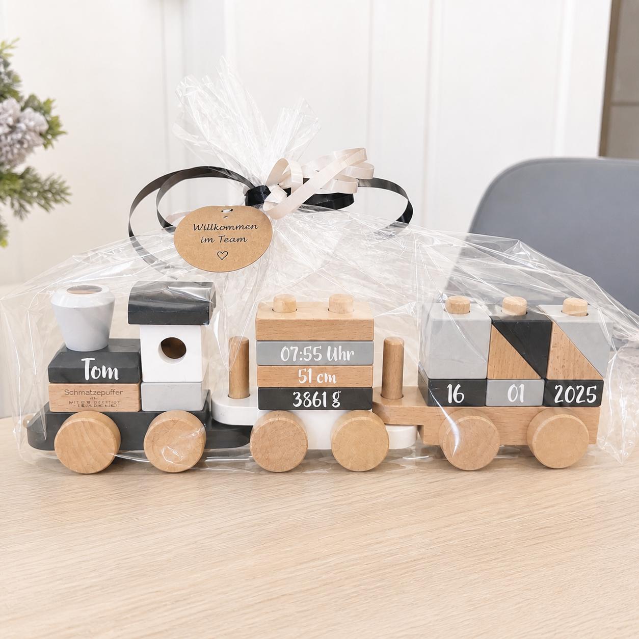 Personalisierter Holzzug zur Geburt mit Name, Geburtsdatum, Uhrzeit, Größe und Gewicht des Babys