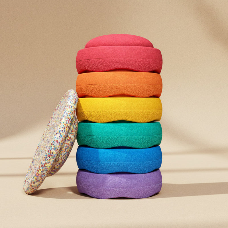 Balance Board + Stapelsteine Rainbow Set Classic – Bewegungsset für Kinder | Stapelstein