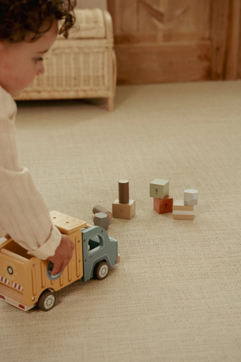 Timber tipper truck