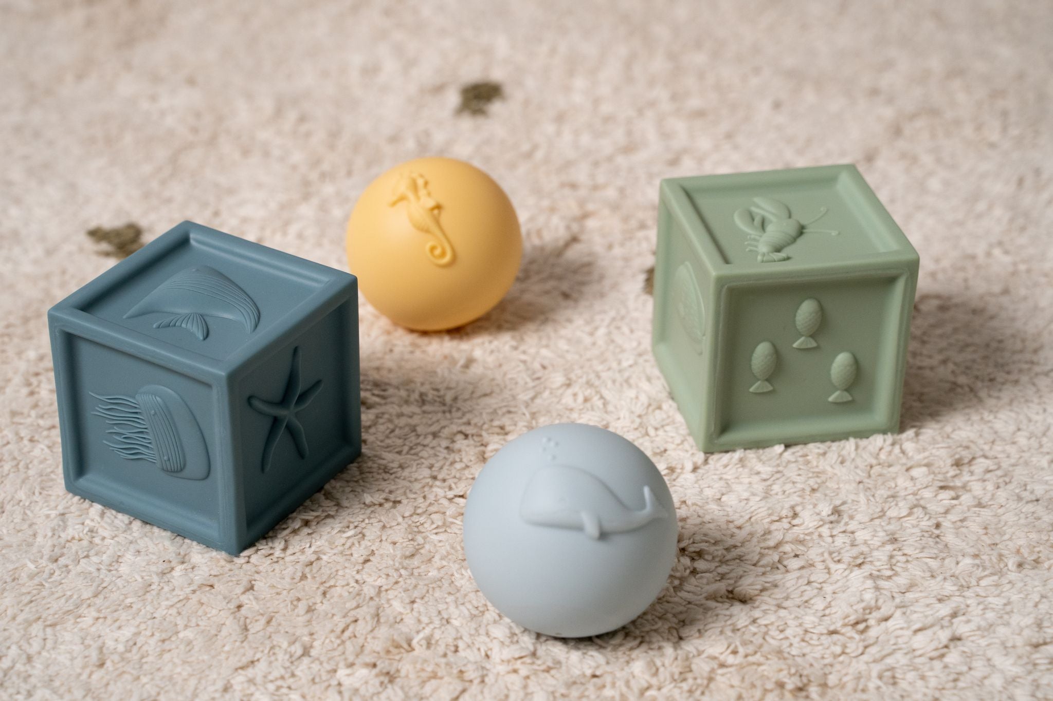 Badewannen-Spielzeug Würfel & Kugeln bunt – Badespielzeug für Babys