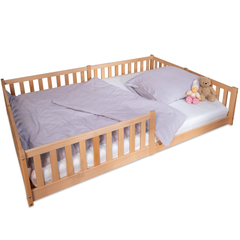 Hausbett 140x200 cm aus Holz als umbaubares Bodenbett ohne Dach, flexibel nutzbar als klassisches Kinderbett im Montessori Stil