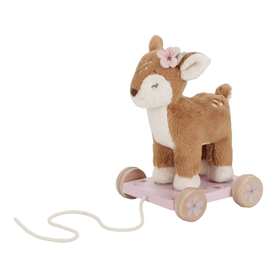 Zugtier Reh Fairy Garden von Little Dutch – braun-weißes Plüschreh auf rosa Holzwagen mit vier Holzrädern