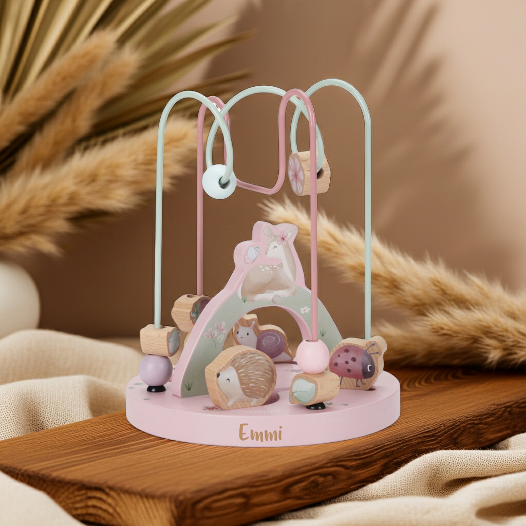 Personalisierte Motorikschleife aus Holz mit Bogen und Tiermotiven zur Foerderung von Feinmotorik und Greiffaehigkeit bei Babys