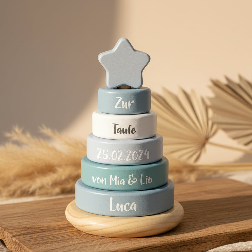 Personalisierter Holz Stapelturm in Blau zur Taufe mit individuellem Namen zur Foerderung von Motorik, Hand Auge Koordination und spielerischem Lernen