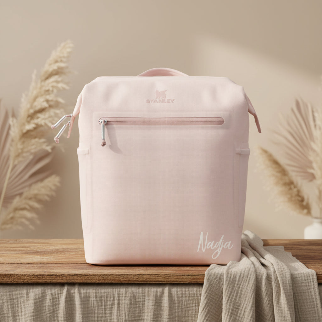Personalisierter Kuehlrucksack in Rosa mit individueller Namensgravur fuer Picknick, Camping, Ausfluege und gekuehlte Getraenke unterwegs