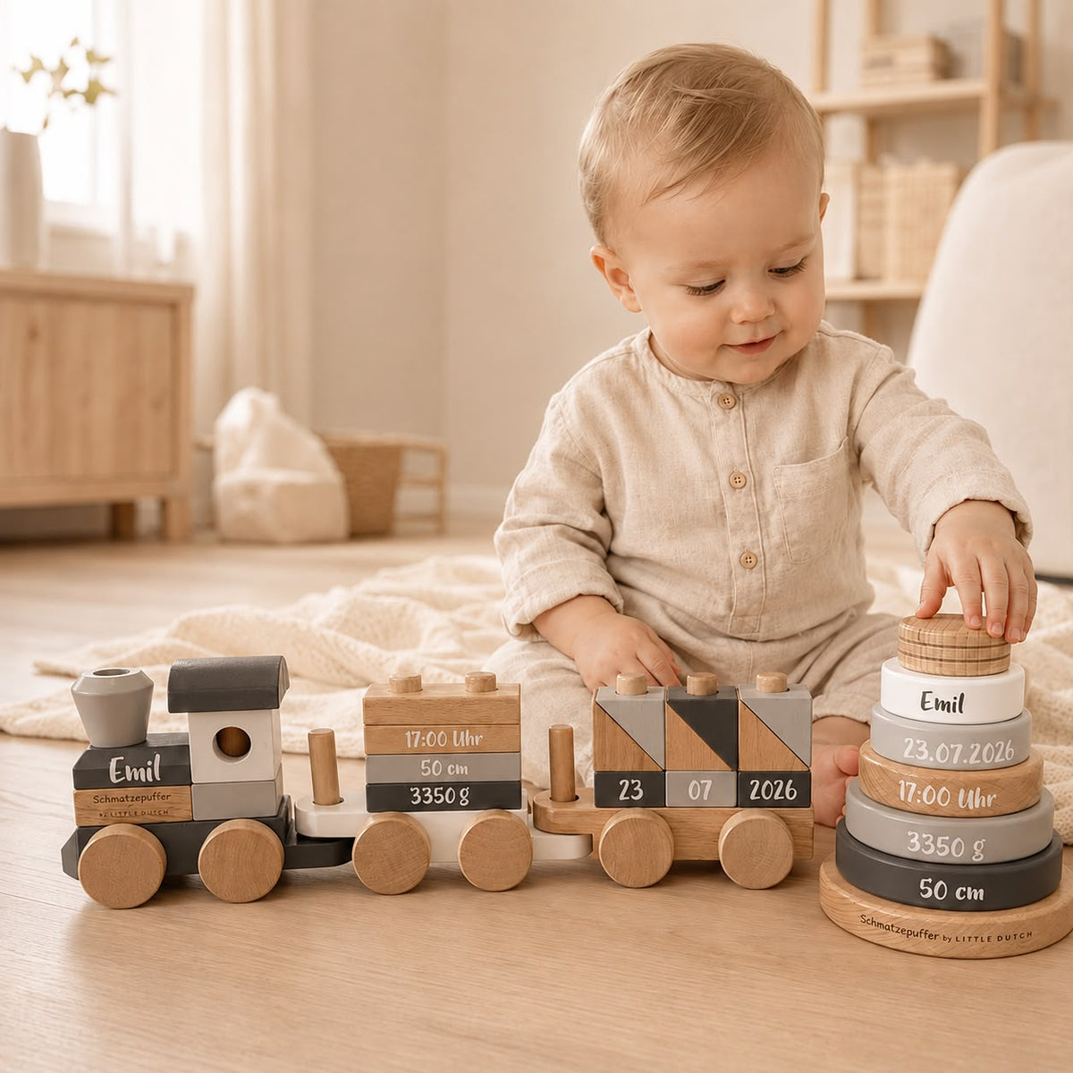 Holzzug und Stapelturm aus Holz als Geschenkset zur Geburt mit Personalisierung